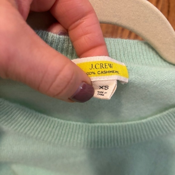 NWOT Women’s J. Crew striped cashmere crew neck sweater. XS. Light blue/yellow - Picture 3 of 4